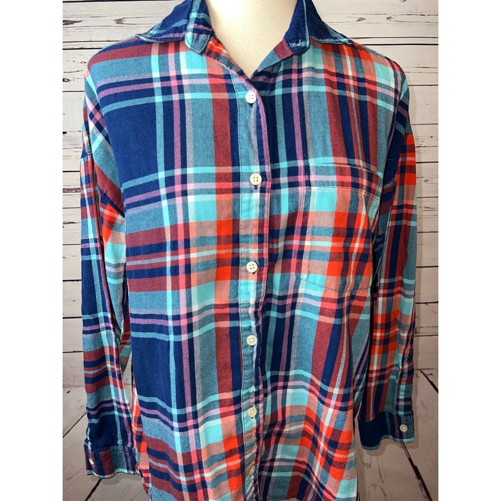 Old Navy The Boyfriend Shirt size Medium Flannel Plaid Button Front Long Sleeve‎